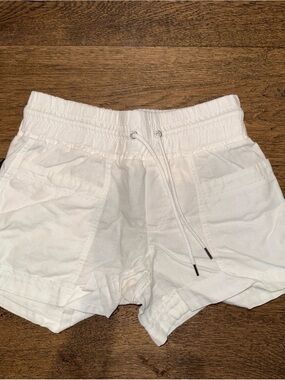 Athleta Women’s Linen Drawstring Waist Shorts